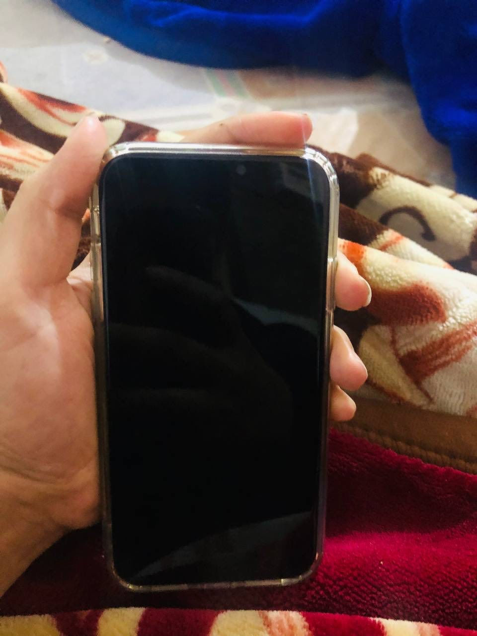 السلام عليكم آيفون 11 عادي الجهاز وتر مامفتوح البطاريه 75  أنطيك ضمان بل شحن ألون مميز ذاكرته 128 السعر240 وبي مجال
