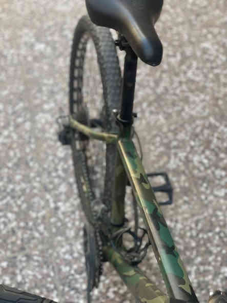 بايسكل جبلي 🚵
اللون حشدي ✅
بايسكل نظيف 
بيه عطل بس الدسك مكسور 
والكير الامامي عطلان والتاير يرقص 
التاير يتصلح ب 5 ال فقط والبقيه كلشي ما بي 
المكان بغداد الشعب للاستفسار راسل واتساب 
*********** او ماسنجر
