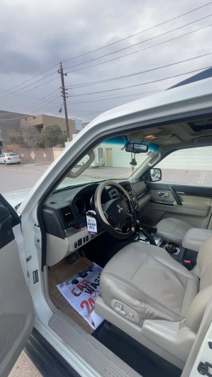 السلام عليكم
باجيرو 2015 حبتور 
السياره فول مواصفات مكفوووله على وضع الشركة
-جلد
-فتحت سقف(سلايت)
-حساسات
-كامره خلفيه
-محرك3500
فول مواصفات الحبتور
السياره جديده ونضيفه 
تخم تايرات جديد
ادامه المنظومة الوقود كامله 
السياره ماشيه 84 الف قابل للزياده
رقم بغداد باسمي التحويل ثاني يوم
سعر السياره (19،000$  )
وبيها مجال ان شاء الله
مكان السياره بغداد الرصافه 
الاستفسار الاتصال على الرقم
***********
