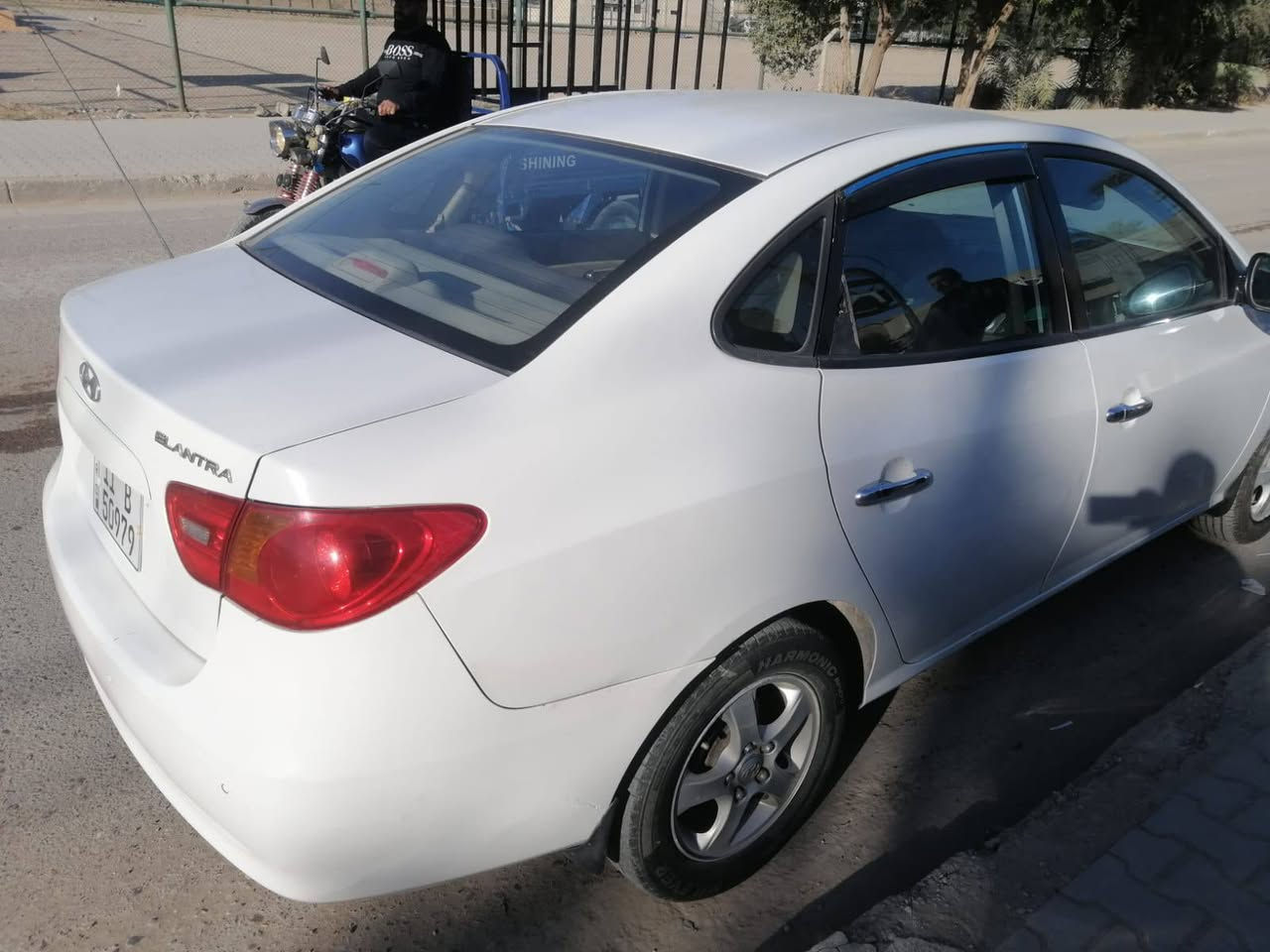 سلام عليكم ورحمه الله وبركاته 
النترا مقدسه موديل 11 خليجي 
بيه جاملغ خلفي صبغ وباب خلفي وبيه شبر بل بنيد فقط ولباقي كفاله مكينه 1600 
سعر 108 وبيه مجال بسيط جدا 
مكان بغداد محموديه الاستفسار 
***********
***********
