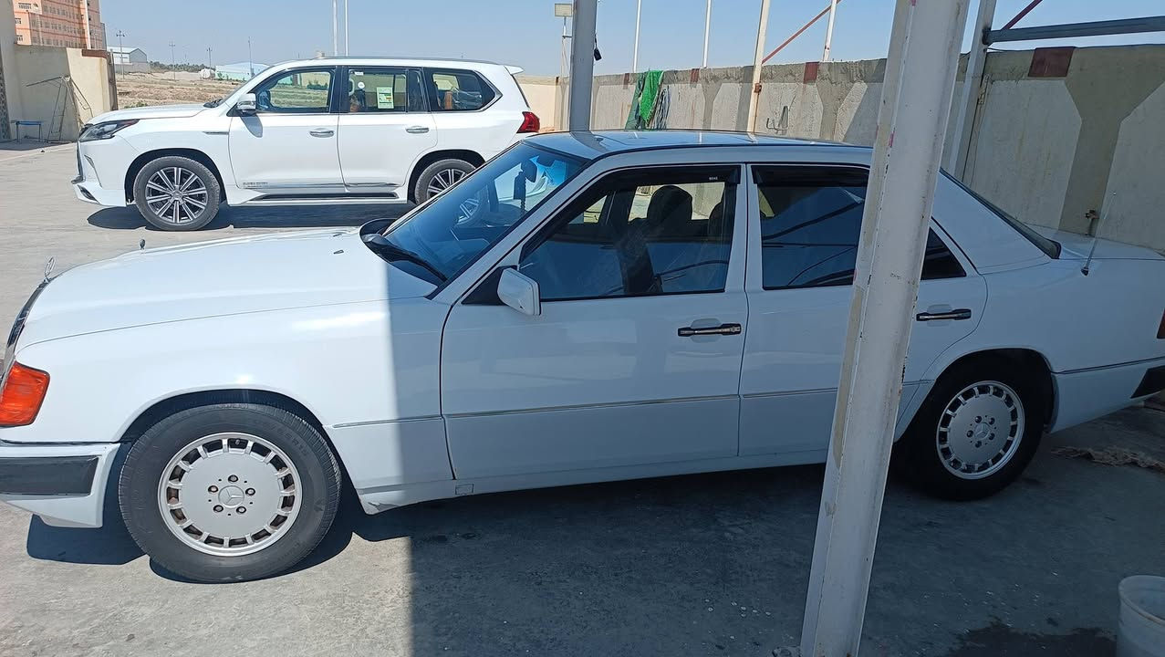 دب 300محور 2اونص..تبريد.. لايت زنون..مكينه اوكير سليمات ..قواعد سليمات برانكيت سليم.  دواخل نيلي .نظيف.حداديه جديده...السيار بسمي ..السعر 73.بيها مجال للشراي..شوف العين ..احسن من الصور..عنوان سوق الشيوخ..واتساب فقط اجاوب..***********..واتساب فقط اجاوب
