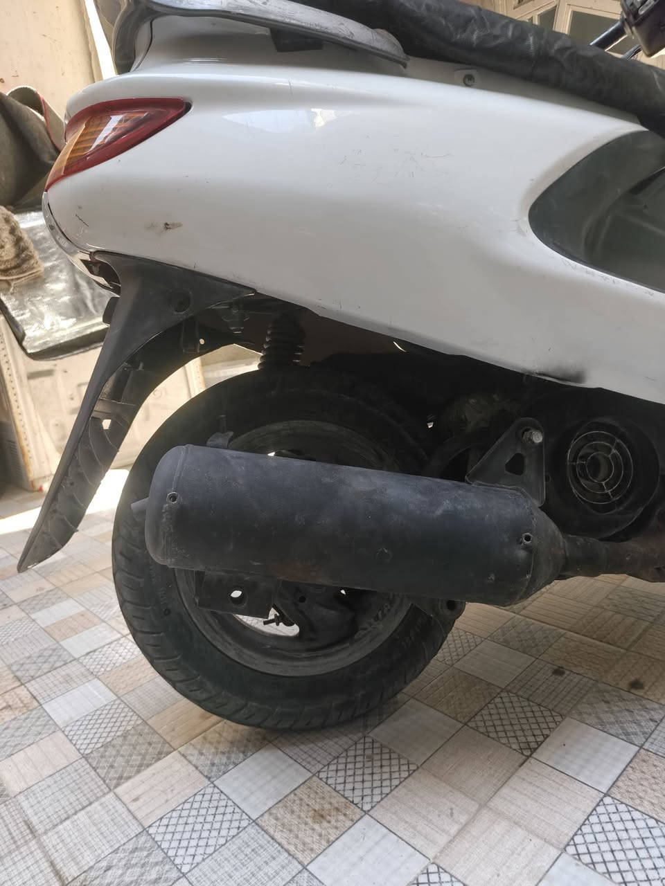 السلام عليكم دراجه فراشه للبيع
الدراجه نضيفه مثل ما واضح بل صوره محرك نضيف لا ينقص ولا يبخر من اشتريته لليوم  ما مبدل بي شيء غير الدهن فقط بيها صوت بل صالنصه طاكه لو كعكعه الباقي كله مكفول هورن لايت عالي ناصي زنون ما عايزه شيء الدراجه بس الصالصنه بيها صوت 
رايدها ب 275 علمود الزيارة اريد ابيعها لا تكسرون بسعرها بل سوك اغلى من هيج 
واتساب 
***********

