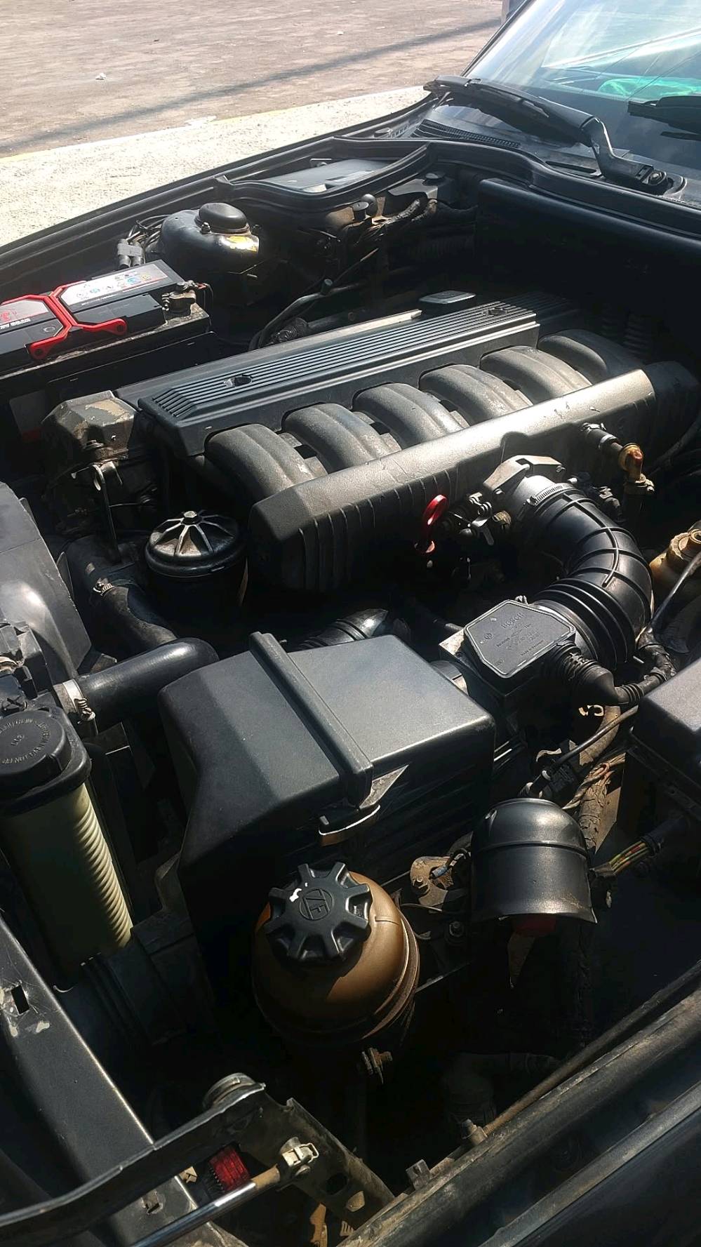 السلام عليكم
BMW 525 i / 1991
- السيارة مصبوغة عام بدون حادث
- كير اوتو
- ريمونت تقفيل وتصعيد جام
-  ويل خلية
- غرفة جلد اسـود
- للتواصل واتس / ***********
- السعر / 52 ورقة وبيها مجال حق الجية
حبيبي السيارة بأي محافظة/منطقة موجودة هسه؟ وإذا تريد شنو وقت المعاينة المناسب؟: 
بغداد البياع 
الاستمارة والملكية شنو وضعهن؟ نقل مباشر لو بيها مراجعة، ومتى آخر فحص/سنوية؟: 
2029 نقل مباشر 
الكهربائيات كلها شغالة لو اكو شي يحتاج شغل مثل المكيف، الزجاج، السنتر، والعدادات؟: 
المكيف غير شغال 
إذا السعر قابل للتفاوض، تريد تبديل أو بس بيع نقد؟: 
اذا متوفر مراوس ماكو مشكله سيارة BUD او كيا فورتي 