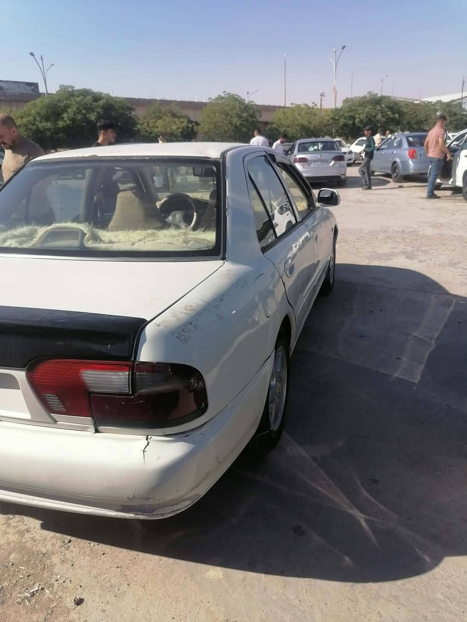 سلام عليكم بروتون موديل 2004 كير اتو محرك بي بخار شي قليل رقم بغداد مشروع وطني شرط تحويل الي يريد يخابرني ***********
