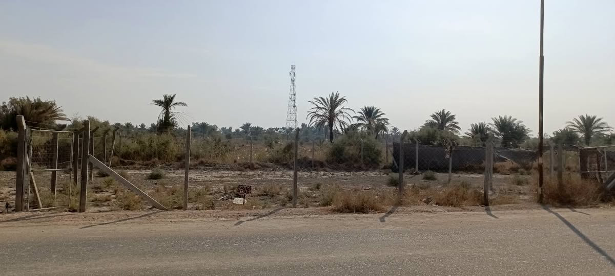 السلام عليكم قطعه سند ٢٥ للبيع المساحه (300م)   مسيجه   بي ار سي المكان نزله الزبيد تبعد عن الشارع الديوانيه دغاره العام ٢٠٠ متر الخدمات تبليط ماء خطين كهرباء وتبعد عن المدارس ٥٠ متر متوسطه وابتدائيه صيدليه ومسجله في طابو الدغاره الاستفسار على هذا الرقم ***********ما متواجد على الفيس
