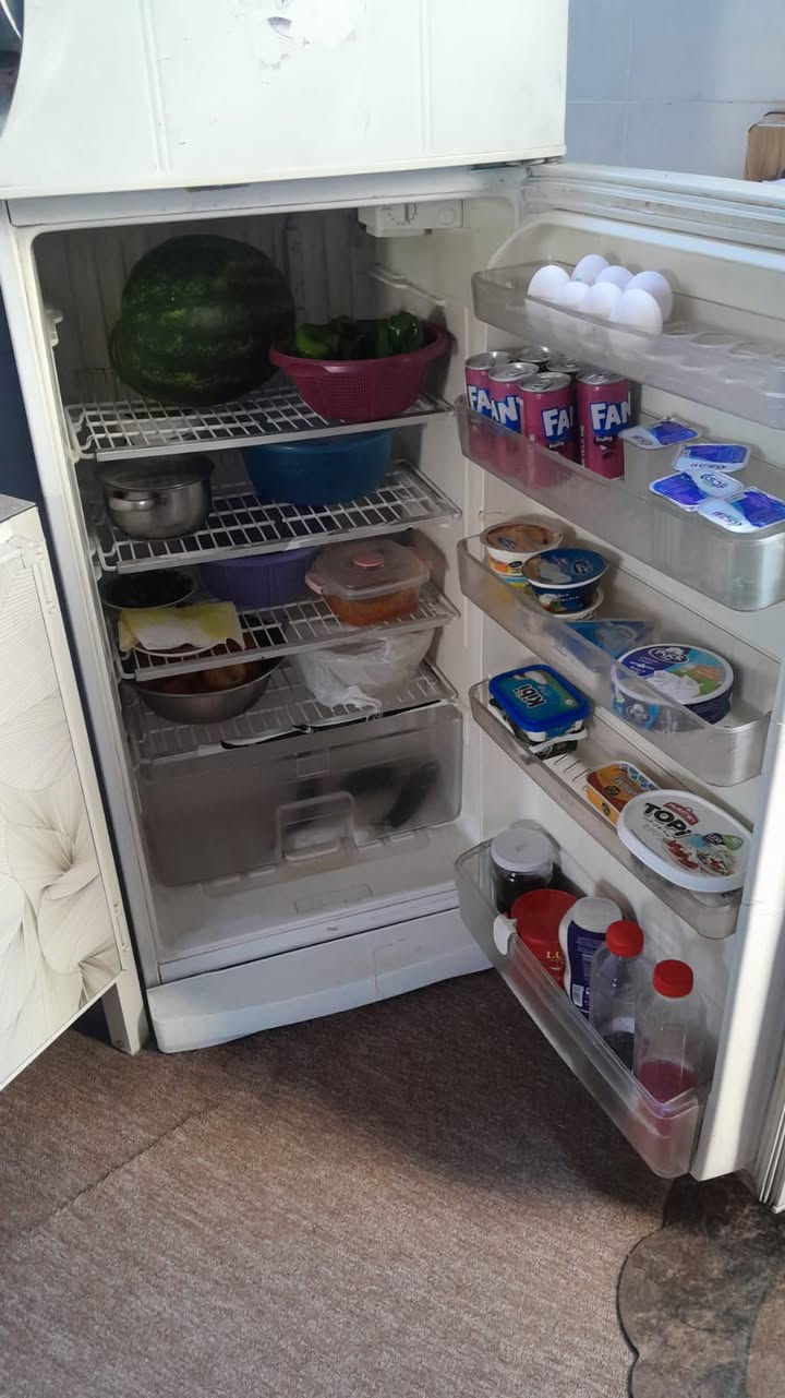 السلام عليكم
ثلاجة ١٨ قدم نوعها sanyo ياباني السعر//150 الف للتواصل 
***********
