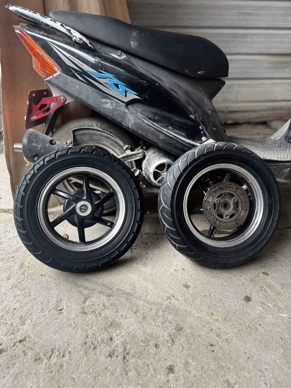 للبيع هنه والتايرات والفلنجه  150 قفل واتساب***********
