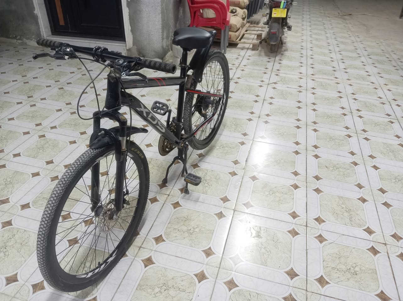 جبلي حجم 26 نضيف كلش سعر 80 بيه مجال للشراي مكان حله شارع ١٠٠ طريق شريفه الجديد اليحب خاص او يتصل *********** بيه واتساب
