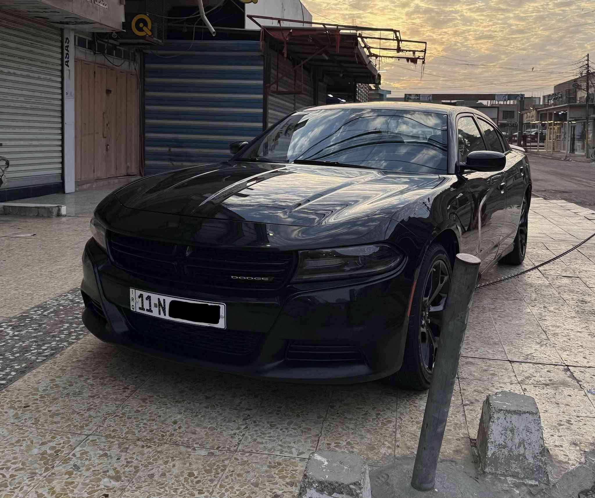 السلام عليكم
جارجر بلاك توب  (موديل 2020)  أصل 

حادثها قبغ جنطة والجاملغ الخلفي تصليح بدون گص  و بالسائق والخلفي كلير من امريكا فقط بدون ايرباك والسونار بالمنشور 

‎لون اسود ملكي
‎ 
فول مواصفات عدا الفتحه

‎سياره جديده اي نقص ما بيهه ابد

تخم تاير جديد 

داخلها  اسود كشنات مخمل
 
 
سيارة ماشيه  100 mi

‎سياره جديده بمعنى الكلمه

‎رقم بغداد تحويل ثاني يوم
كلشي جديد هزه و رقم جديد

‎المحرك : V6. 3.6L .

‎المواصفات :

*   جناح خلفي 

*   مصابيح أمامية زنون .

*   كشافات الضباب زنون .

*   المصابيح الأمامية LED .

*   حساسات خلفية

*   شاشه وسط مع نظام

* ⁠ملاحة نفكيشن GPS .

*   سستم صوت الپاين .

*   مقاعد أمامية كهربائية 

*   تشغيل عن بعد .

*   محدد سرعة .

*   تلفون بلوتوث .

*   كاميرا خلفية .

*   مرايا متحسسة للاضاءة العالية .

* ⁠هيتر بل مري

* ⁠ردارات جانبيه نقطه عمياء بل مري

*   دخول ذكي (بصمة))

* ⁠* ⁠مكان بغداد العبيدي

* ⁠السعر  196 وبيها مجال 

للاستفسار ***********
