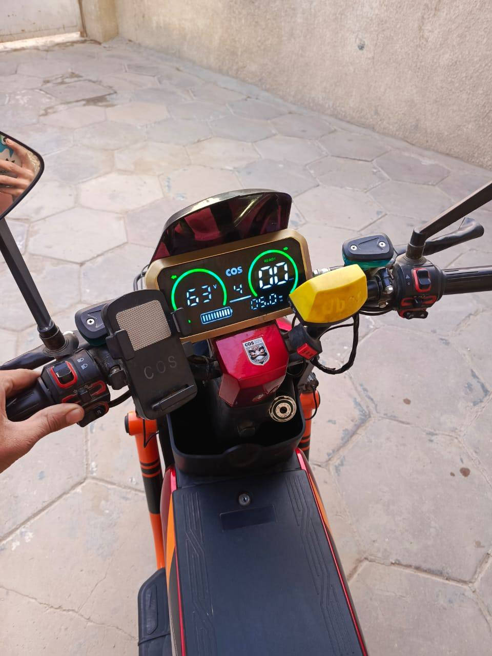 السلام عليكم 
دراجه شحن للبيع 
5 بطاريات 
4 واكفات 
وحده تشتغل 

سعر 600 وبيها مجال 
***********
بغداد
