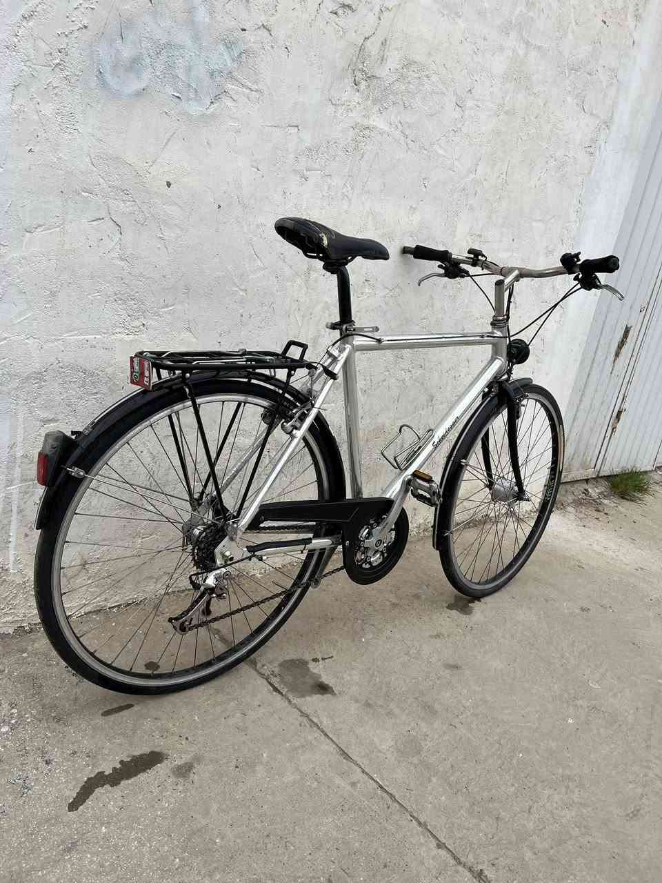 باسکیل  المانی
حجم٢٨(c700)

جسم المنیوم 

سیتم کیرات shimano. stx Dewre

8-3 نمرە کیرات 

ویل امامی  دینمو 

لایتات  امامی موجود 

ستریرن بیلادی المنیوم 

عینوان -کلار -رزگاری 

ژ.م /***********. واتئاپ موجود 

سعر ٢٢٥ الف 

توصیل کل عیراق موجود 

بریکات فحم 

جمخات پلاستک 

وزن خفیف
