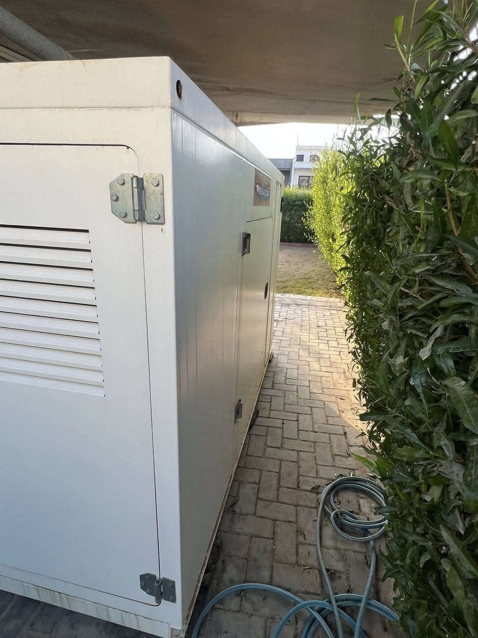 مولده 20كفي بيركنس  للبيع  عداد 20 ساعه نظيف جدا ممستعمل كاتم 100/100 رقم موبايل ***********
