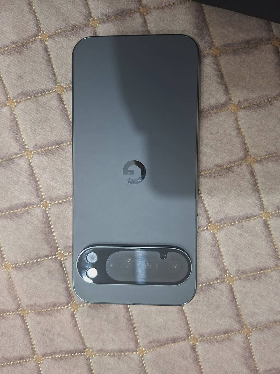 سلام عليكم كوكل بكسل 10 XLذاكره 256 جهاز كلش نضيف كل غراضه كامله كارتونه او ويا لزكه اضافيه عده الزكه الي بي او بي لزكه حمايه كامرات او كفرات 2 الابيض هذا من موصي اصلي وكاله مال كوكل سعره 50 دولار نضافه %100 السعر 1300 او بي مجال  للاتصال ***********  جهاز زلغ مابي
