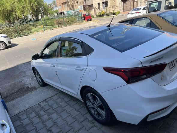 السلام عليكم 
اكسنت خليجي موديل 20 رقم بغداد (رقم الجديد ) 
مكينه 1.6 دوش 
مواصفات فتحة سقف
اشاير مري
تحكم ستيرن
شاشة كبيرة
ويل كب كروم 
مانع انزلاق
السيارة بيهه باب عكس السايق صبغ ودعاميه 
السعر 126$
للاستفسار الاتصال ***********
