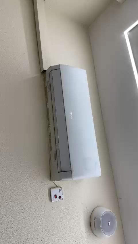 اغراض صالون للبيع ب اسعار مناسبه وبحاله  جيده جدا يوجد اشياء اخرئ غيرها ايضا للاستفسار علئ الرقم *********** العنوان زيونه
