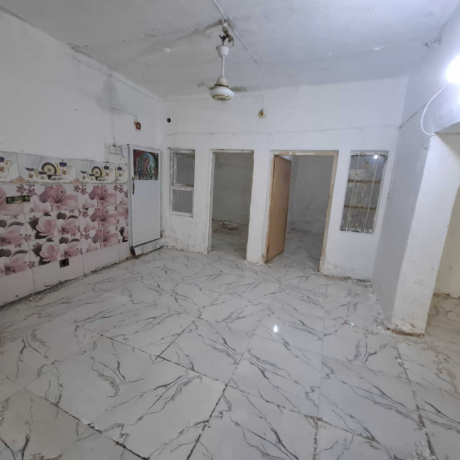 السلام عليكم...بيت طابقين للبيع  قرب الصيدلية النموذجية ومقابل الاعدادية المركزية للبنين ، مساحة الدار ٩٦م ، دولان ، سعر البيت ٧٥
