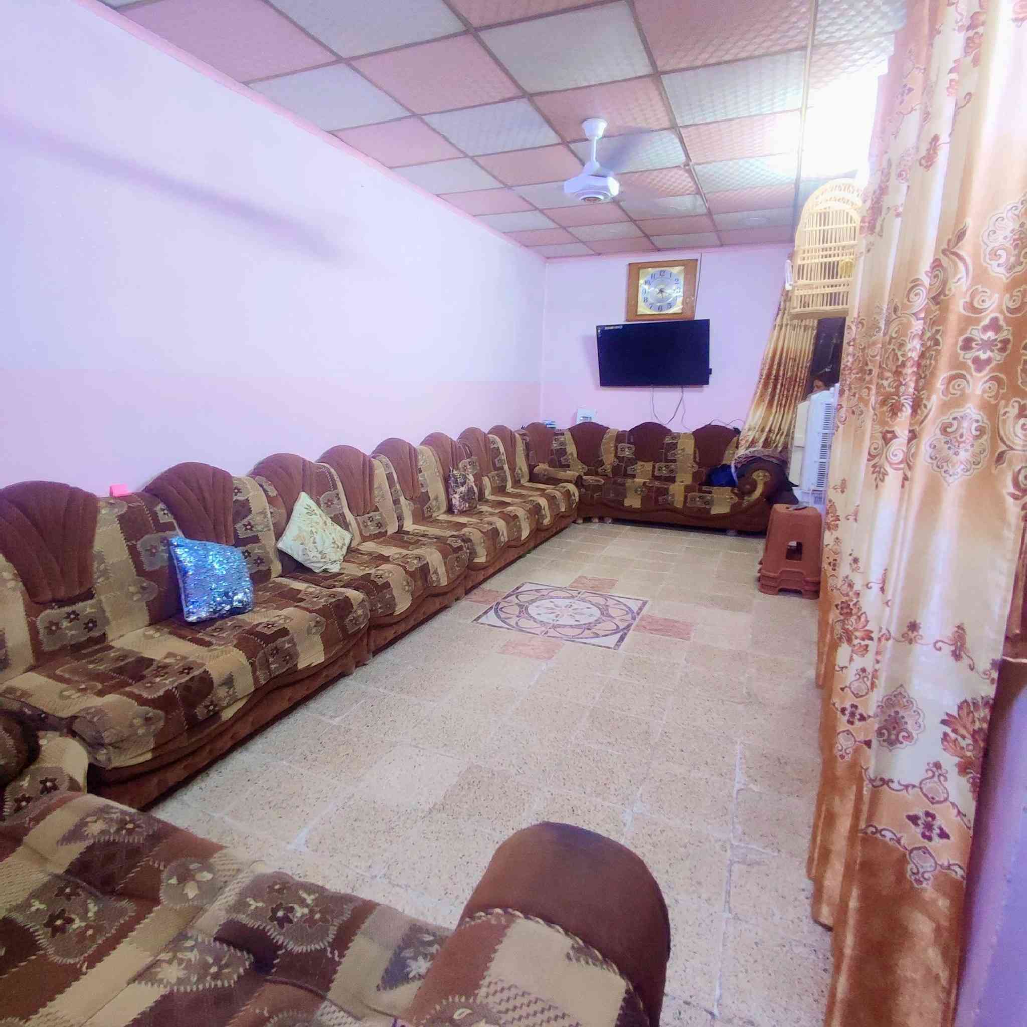 #دار للبيع #ملك صرف في حي صدام المساحة 150m.. استقبال.. هول.. غرفتين نوم.. مطبخ.. صحيات.. 
#الواجة 5..
***********
