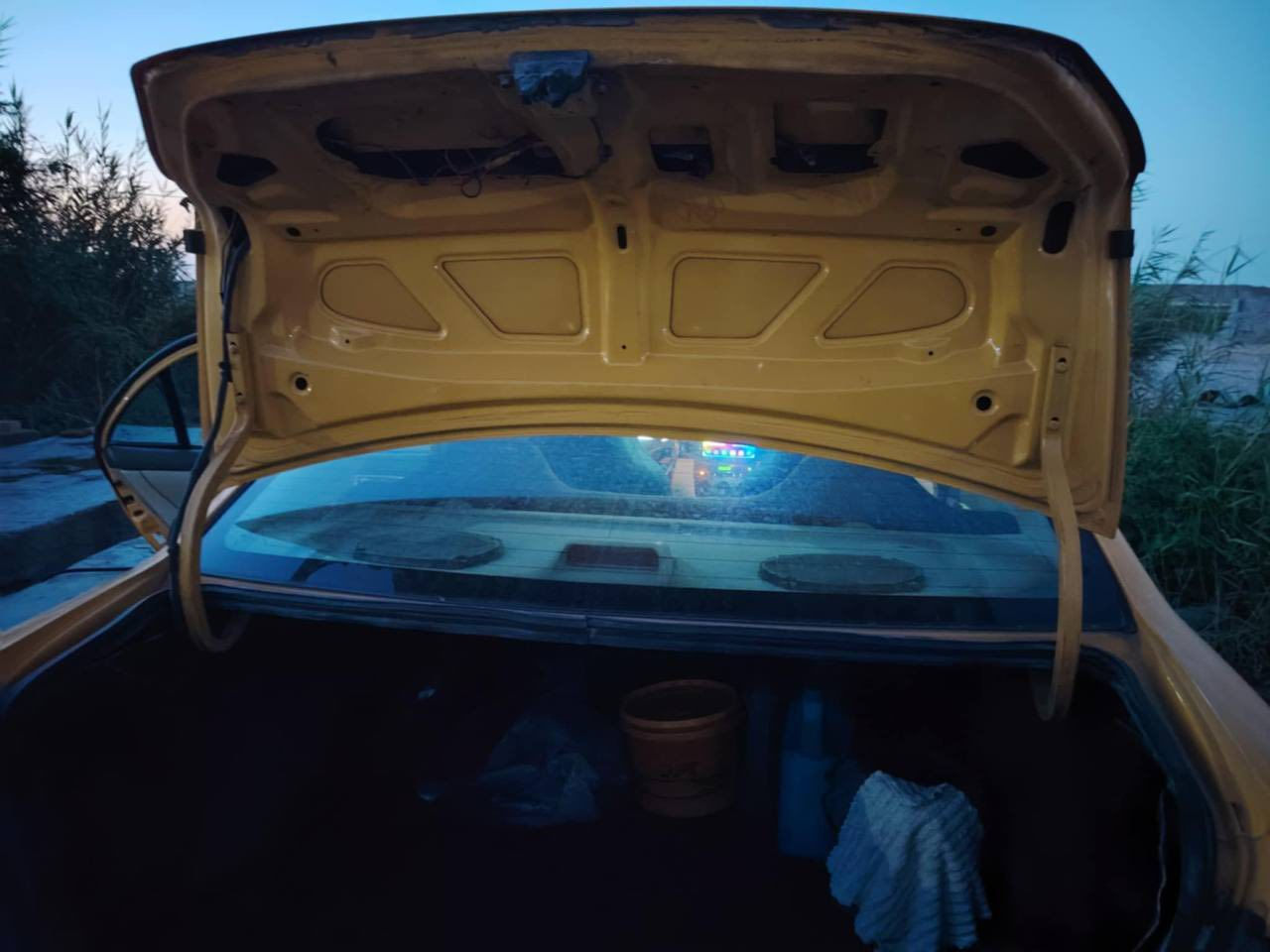 سلام عليكم
byd f3 
2013 
محرك لاتنقيص لا تبخير 
كلج جديد عينه وصينيه 
الكير كله تمام بس الثاني قوي شويه (الكير مامكفول )
صدر امامي نضيف خلفي تك دبل تعبان 
سلف  جديد 
اذاين جدد 
عبوه فيت بم جديده 
تبريد شغال 
بيه ضربه  باب و جاملغ خلفي 
مكاني  بغداد حي العامل 
***********
السعر ٥٥
