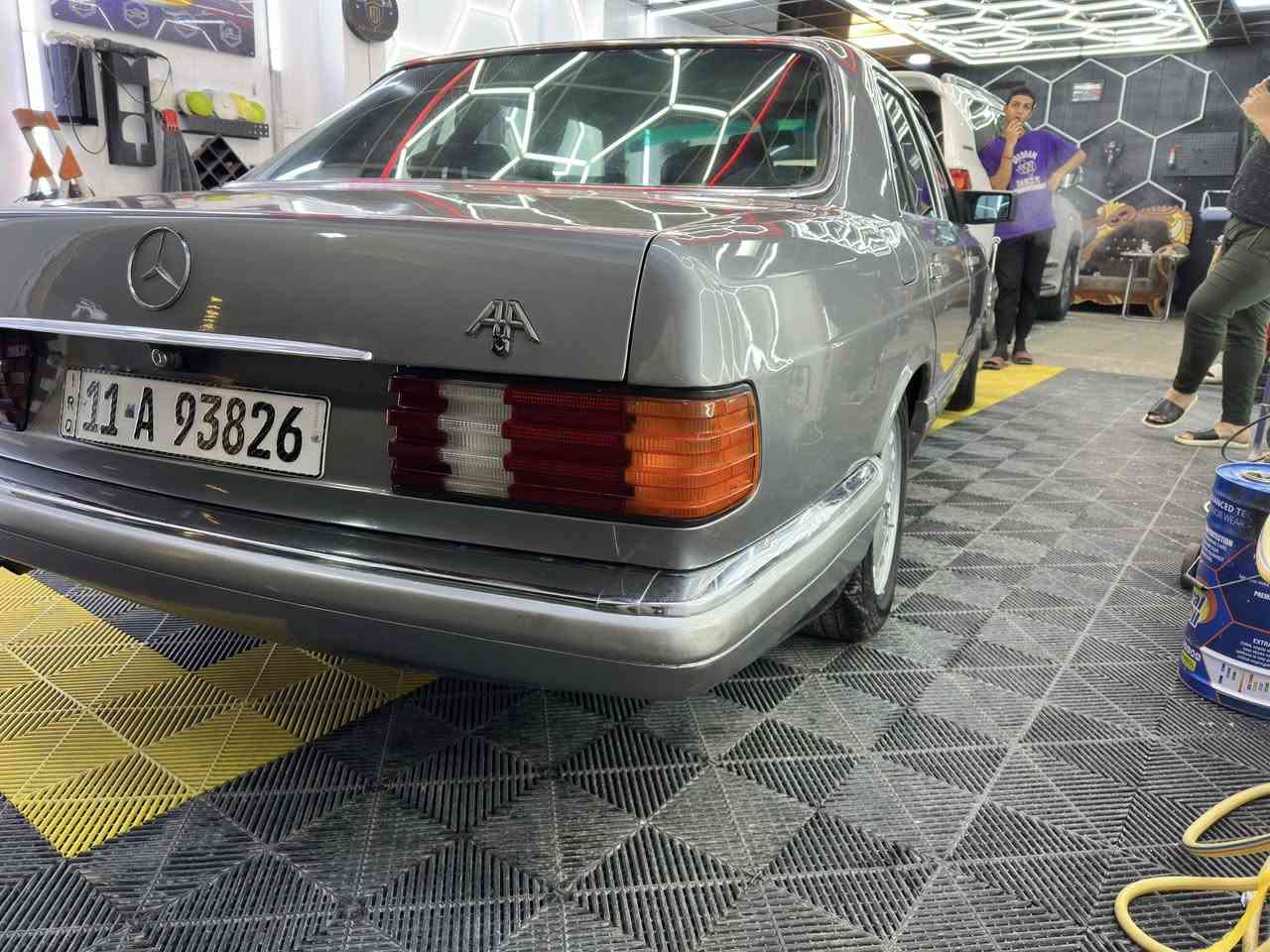 سلام عليكم مارسيدس  موديل. 89. مكفوله كفاله عامه. عد صبغ الجماليه.  بدون اي طخه سياره جديد. بلاديه  تبريد ثلج سيار حجم. 300 بلاد رقم بغداد بسمي تحويل ثاني يوم سياره بعده ع البلاد. يعني.  اتراي زيرو. مكاني بغداد القاهره السعر. 85 وبيه مجال ***********
