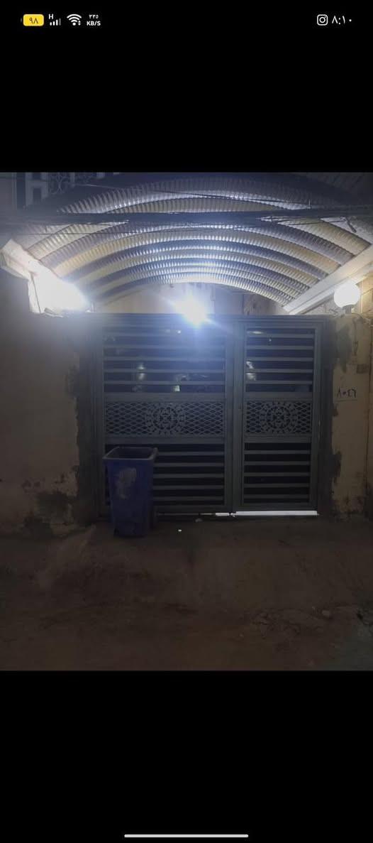 السلام عليكم
بيت للبيع المساحه ١٠٠ متر مربع
البناء بلوك الأساس صب السقف عكاده يحتوي على غرفه وصاله واستقبال ومطبخ الطابق الثاني يحتوي على غرفه الارضيه بورسلين البناء كامل
العنوان البراكيه شارع المطار القديم مقابل مجمع وعيادات الكوثر الطبي
رابع بيت عن الشارع تتوفر جميع الخدمات 
الاستفسار الاتصال على الرقم
***********
