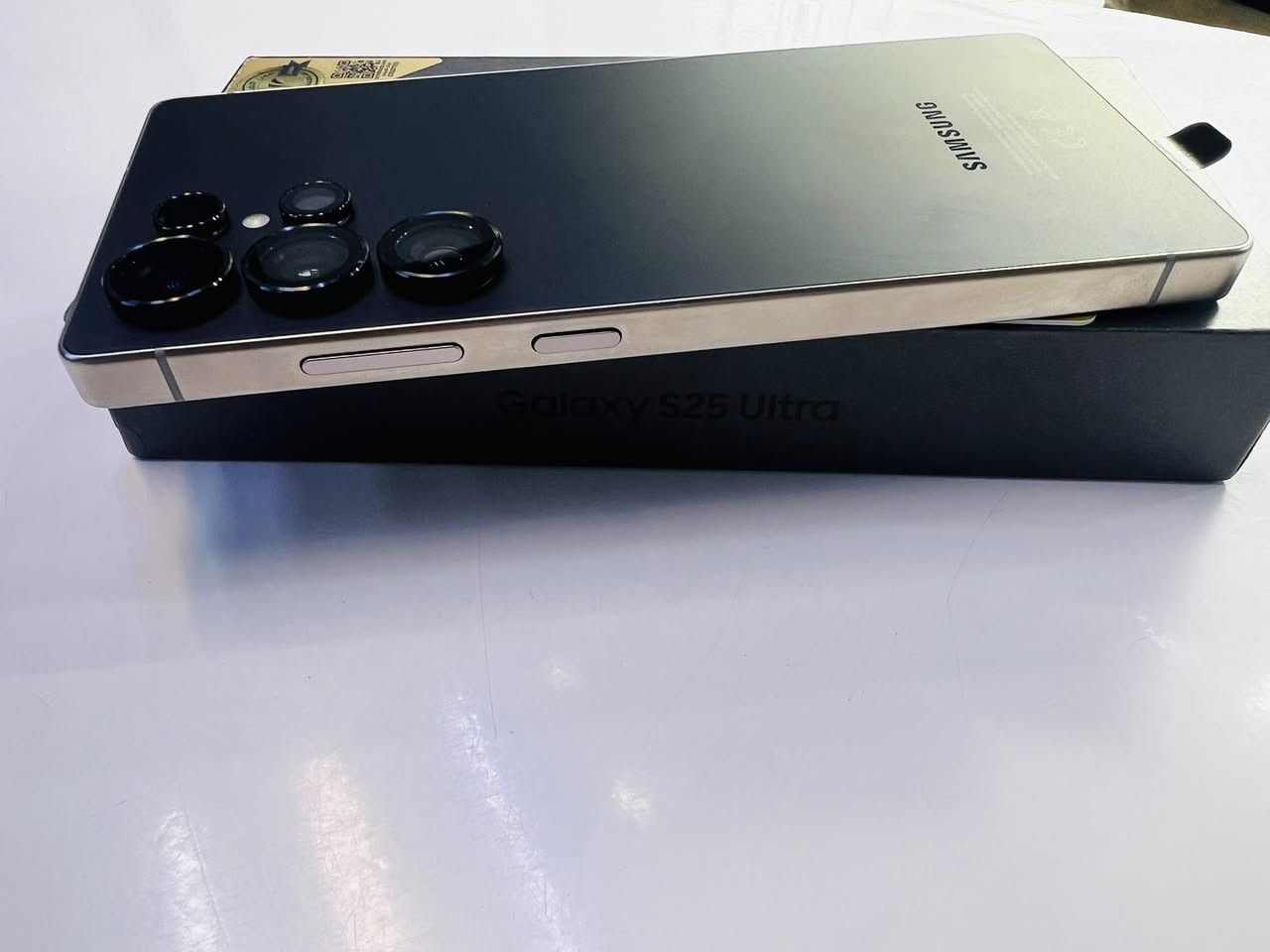 السلام عليكم 
سامسونك s25 الترا وكاله عين الفهد كرت ضمان الشاشه
استخدام جداا قليل كيبل غير مستخدم 
الذاكره 256/12 
السعر 1150 
العنوان الدوره ابودشير 
الاتصال:***********
