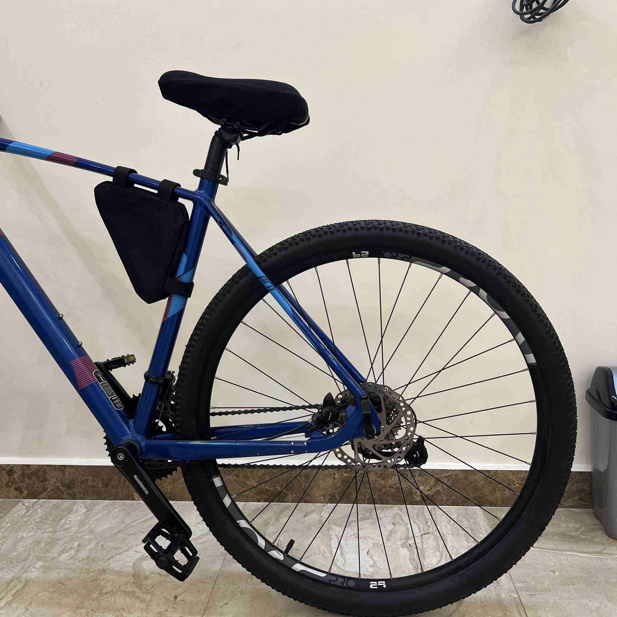 🇮🇹TRINX X1 PRO.          غير مستخدم🛑🛑🛑
حجم 29
قياس L 
فريم الامنيوم بلكامل 
بريك دسك هايدروليك 
الفريم صب
سستم شيمانو بلكامل
اطارات KENDA
السعر 550 وبي مجال بسيط
العنوان بغداد
*********** واتساب
