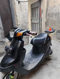 دراجة زعره نظيفه ما صار الها فتره من ماخذها دراجه كامله مكملة كفراتها ...