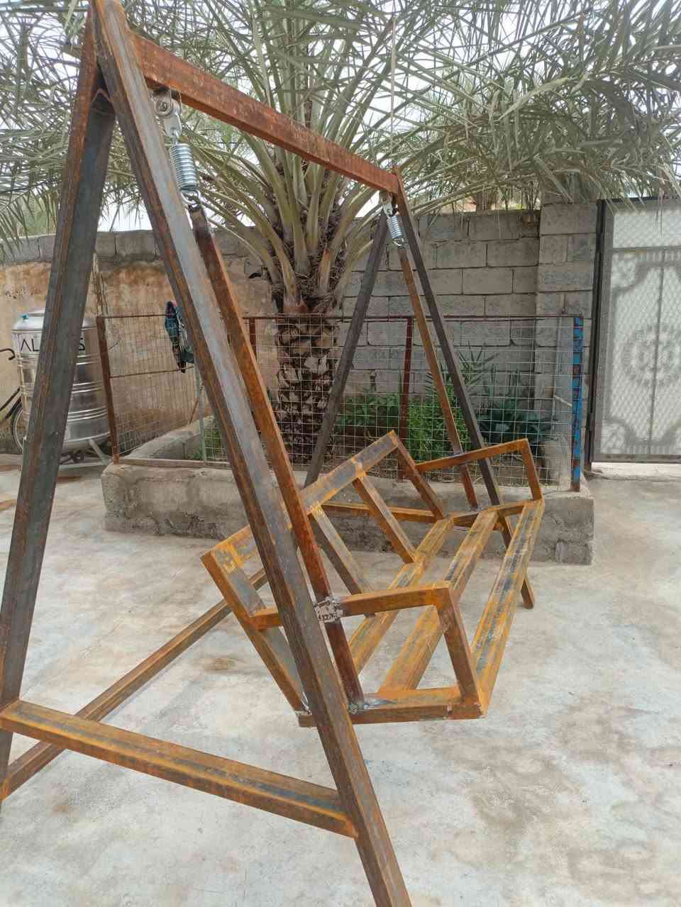 مرجوحه لبيع حديد درجه اولى شخاطه الارتفاع 210 العرض 2 متر السعر 175 وبيه مجال ***********
