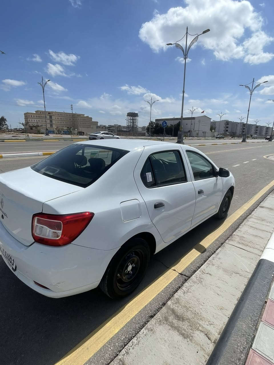 رينو سمبل2017 للبيع رقم واسط بيها ضربه بل جاملغ الامامي 
السياره محتاجه ترتيب ابيع على هلوضع كير مكينه مكفولات 
سعرها ٥٨ العنوان كربلاء 
 ***********
