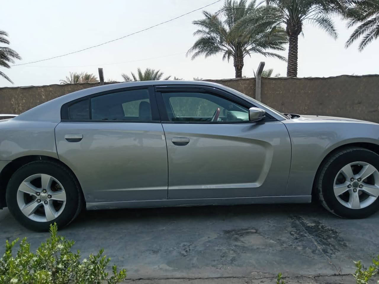 السلام عليكم جارجر 2014 كلشي موضح بالصور سياره نضيفه وخير من الله من كلشي 140$ وبيها مجال ***********
