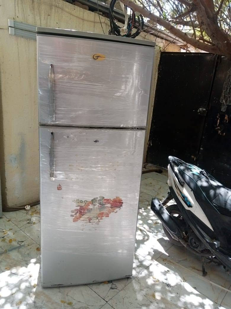 ثلاجات نضاف وشرط الشغل السعر الوحده علا 200وبيه مجال مكان الحيانيه موسى الكاضم عل مستطيل ***********

