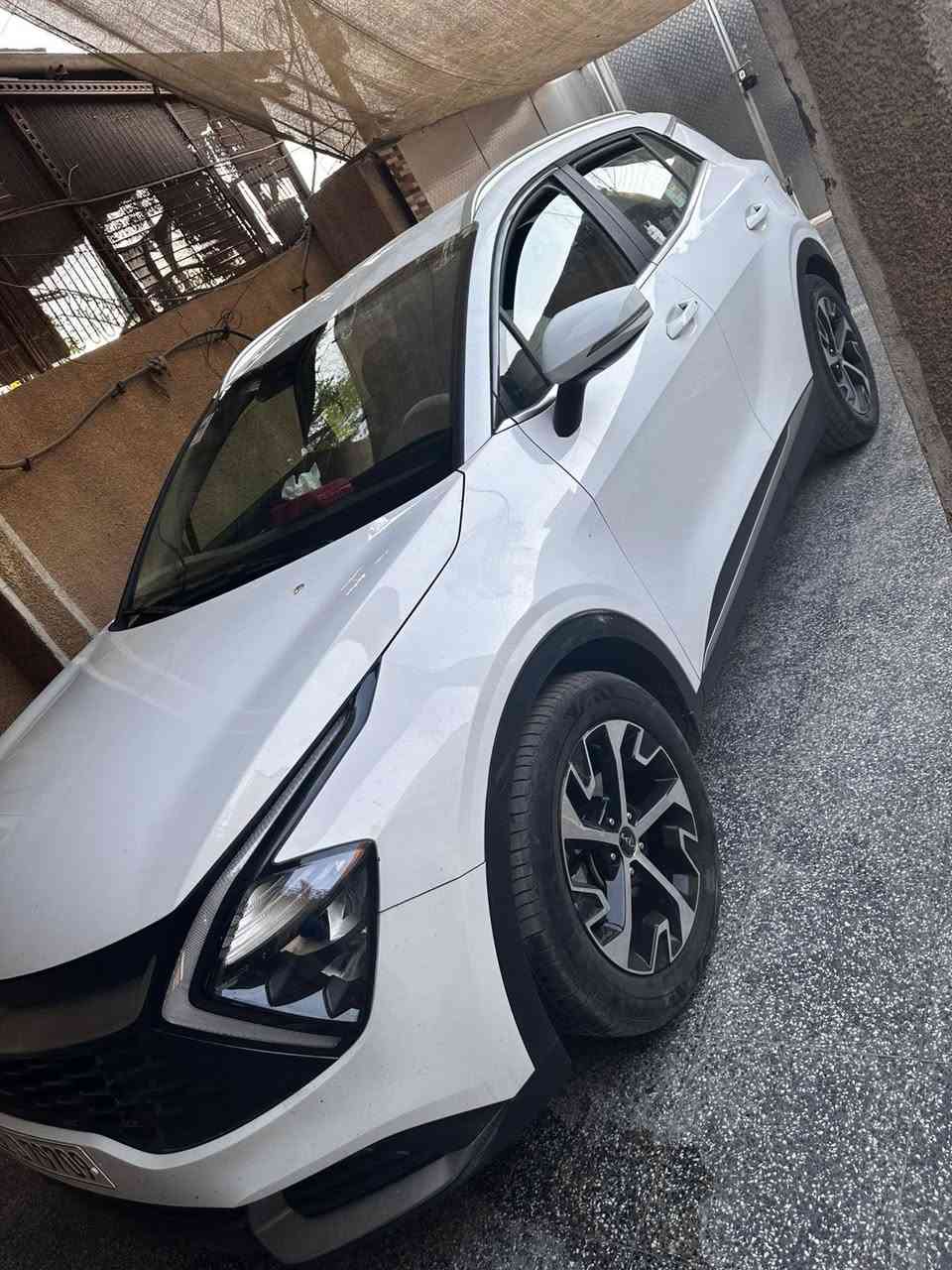 للبيع كيا سبورتج ٢٠٢٣ ماشية ٧١ وارد خليجي السعر ٢١٥ وبيهة مجال حك الجية ***********
