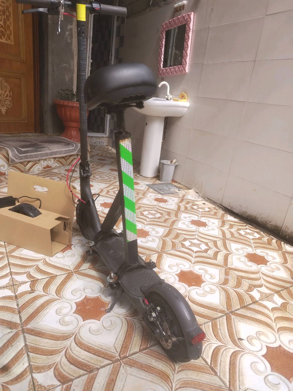 
ما هو الموديل المحدد للسكوتر؟: 
سكوتر-Pro2
ما هي مدة استخدام السكوتر؟: 
سكوتر موديل حديث سكوتر حلو جميل ضايف له كشن تفصال ابو حديد مربوط بالسكوتر سرعته 25 كيلو متر في الساعه مشي 30 كيلو 
هل يوجد ضمان على السكوتر؟: 
لا
في أي مدينة يتوفر السكوتر؟: 
البصره الحيوانيه شارع الطاقه 
هل تفضل التعامل مع المشتري بشكل مباشر أو عبر التوصيل؟: 
بشكل مباشر 