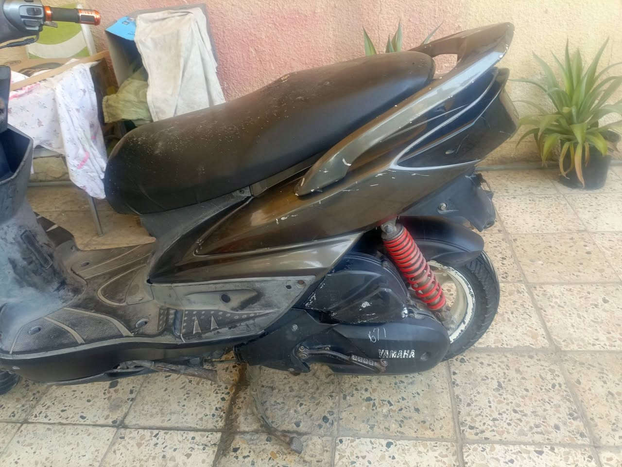 السلام عليكم
سكنس فحل للبيع الدراجة كاملة مكملة كهربائيات شغالة هندر وسلف نكرة كشرها حلو الدراجة نظيفة مسويلها ادامة للكلجات قبل يومين يعني تاخذها متصرف عليها ربع 
مكينة مفتوحة شرط لا تبخير ولا تنقيص 
السعر 500 وبيها مجال 

مكاني المحمودية تقاطع حي العدالة 
***********0 بي واتساب
