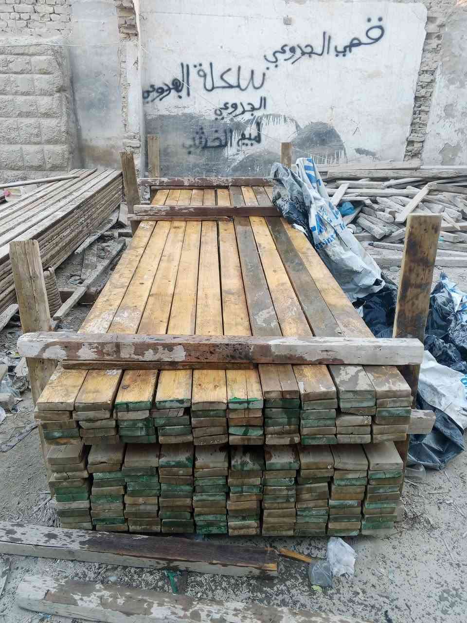 خشب مستعمل اخو جديد مشتغل شغلة وحده 
وجكات مستعمل 4 متر تركي اصلي نضاف كله شغالة 
*********** عنوان حله مركز مدينة
