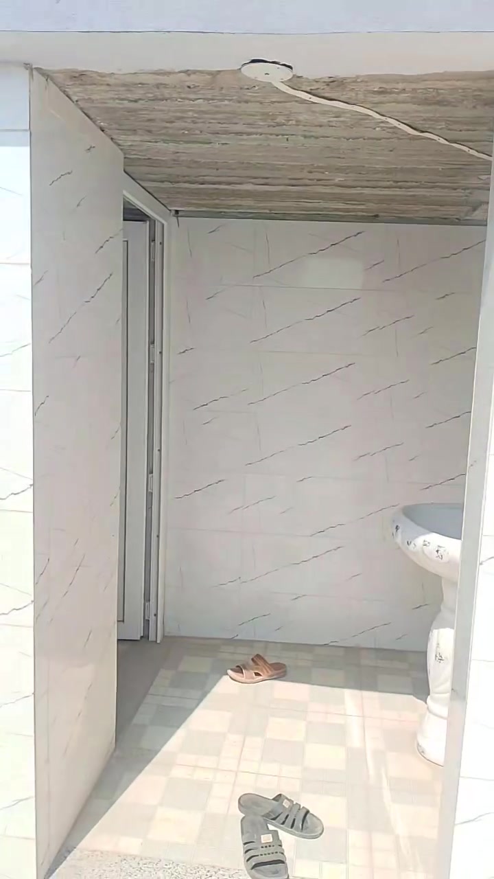 بيع او مراوس ايمن ايسر دار للبيع مساحه 240متر واجهه 14ونص نزال 22مشيرفه الثانية شارع خلف شارع 30زراعي وصل تمليك بسمي طابق واحد فول يبعد عن التبليط 30متر ثلاث غرف نوم هولين إكبار استقبال مطبخ صحيات خارج داخل كراج واسع حديقه واسعة سستم كاميرات مدخل الجمعية المساحين اول فرع عل يسار ضهرو عل ثلاثين سعر ***********
