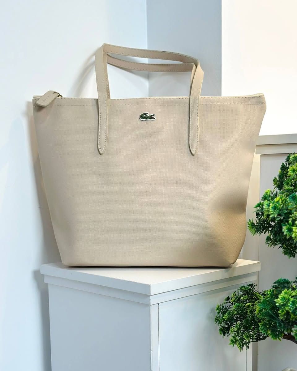 جنط نسائي
سعر المفرد 12 آلاف دينار
سعر الدرزن 90 ألف دينار
قياس 32 × 42 سم 
واتس اب :***********
واتس اب :***********
