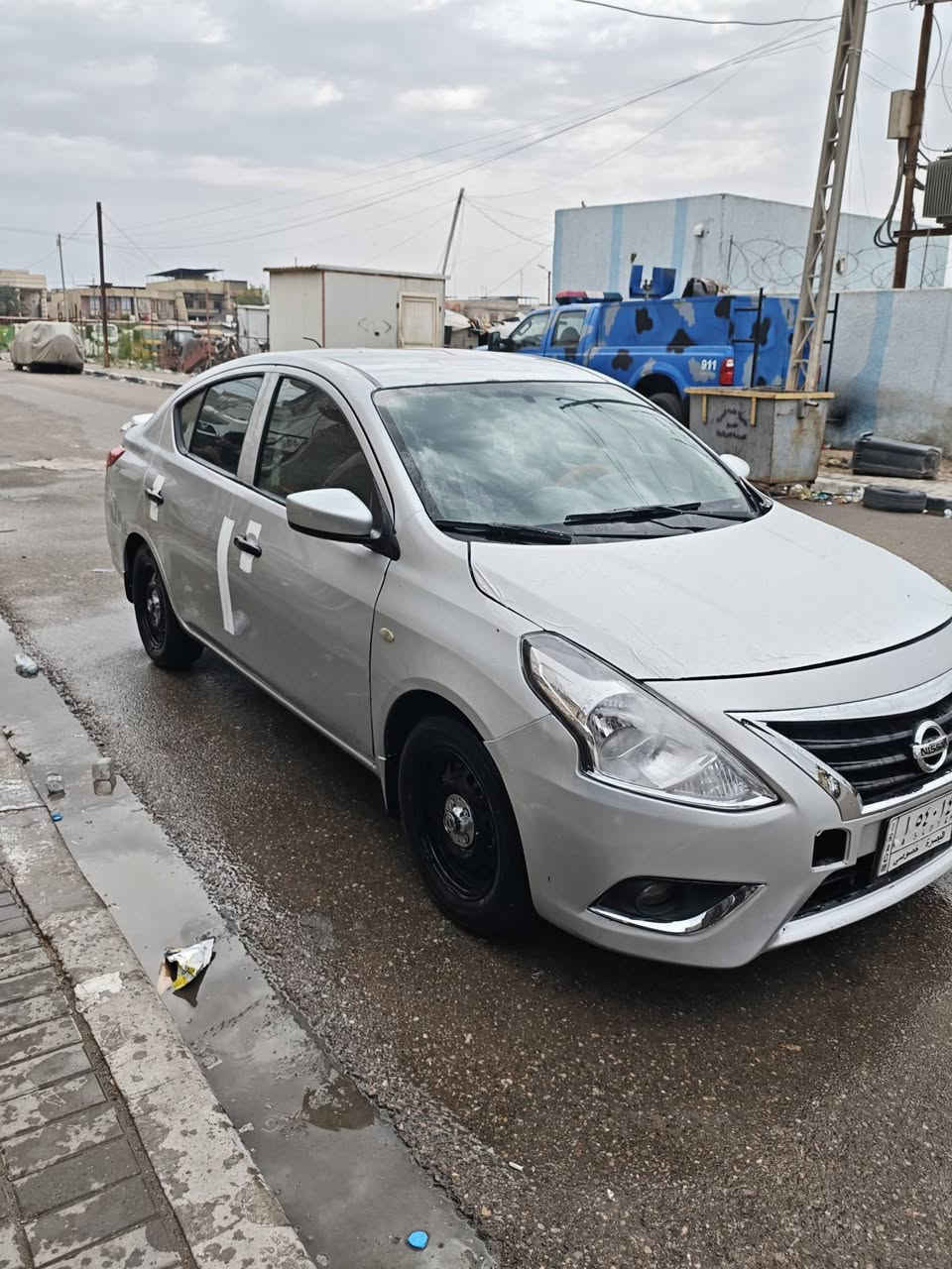 سلام عليكم نيسان فيرسا مديل 2019 وارد امريكي بيه ٣ قطع تبديل بجم مكينه كير حداديه تخم تاير كله جاهز رقم بصره مشروع وطني تحويل ثاني يوم بشرط سعر 80 وبيه مجال مكان سياره بصره قبله حي مهدسين رقم هاتف ***********
