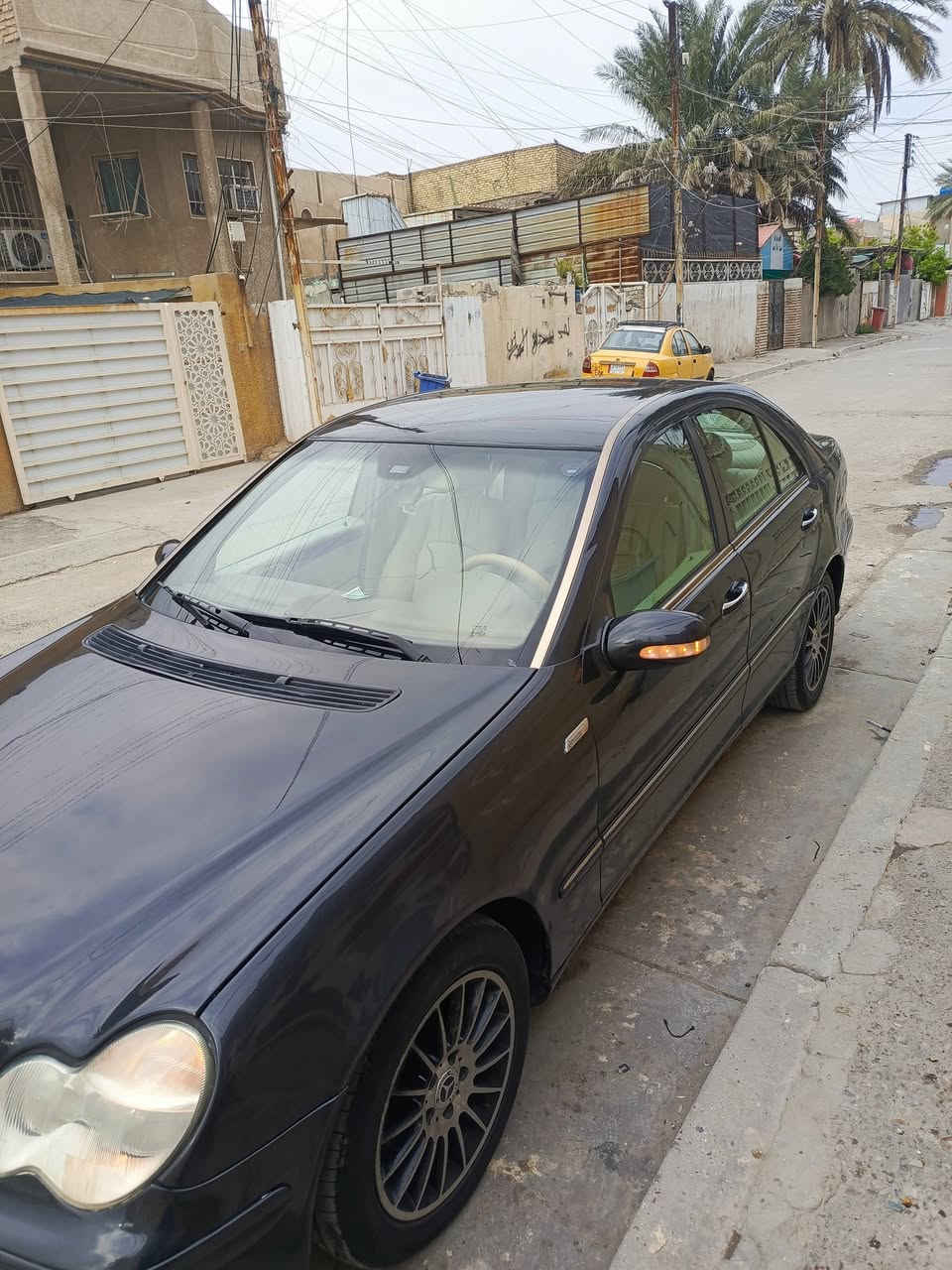 السلام عليكم ورحمه الله وبركاته
اللهم صل على محمد وآل محمد 

مارسيدس أم عيون C203 موديل 2006

رقم أربيل سنوية جديدة لحد2031

تريد تحويل أو وكالة 

السيارة صبغ عام جمالية فقط السبب جراد 

ماكو معجون ولا دكة جاكوج كفالة

كير ومكينة ففتي 3000مجول كفالة 

كهربائيات كلها بلادية شغالة 

دشبول كياجات كلها شغالة 

إشارة بالمري 

جام اوتوماتيك 

سنتر لوك

كشن كهربائي 

تجاوي كهرباء 

شاشة 

تدفئة تبريد 🥶 شغالة

حدادية أمامية وخلفية 80 بالمية 

باتري جديد

اطارات الامامي جديد 

تخم دسكات+فلنجات جدد

إدامة بالكامل منظومة البانزين 

وادمة منظومة الماء بالكمل 

#ملاحظة الكشن الامامي مال سائق بيه شك قليل 
#السعر72 وبيها مجال حك الجية
آسف على الإطالة 

تحياتي لكم جميعاً 

العنوان بغداد 

***********
