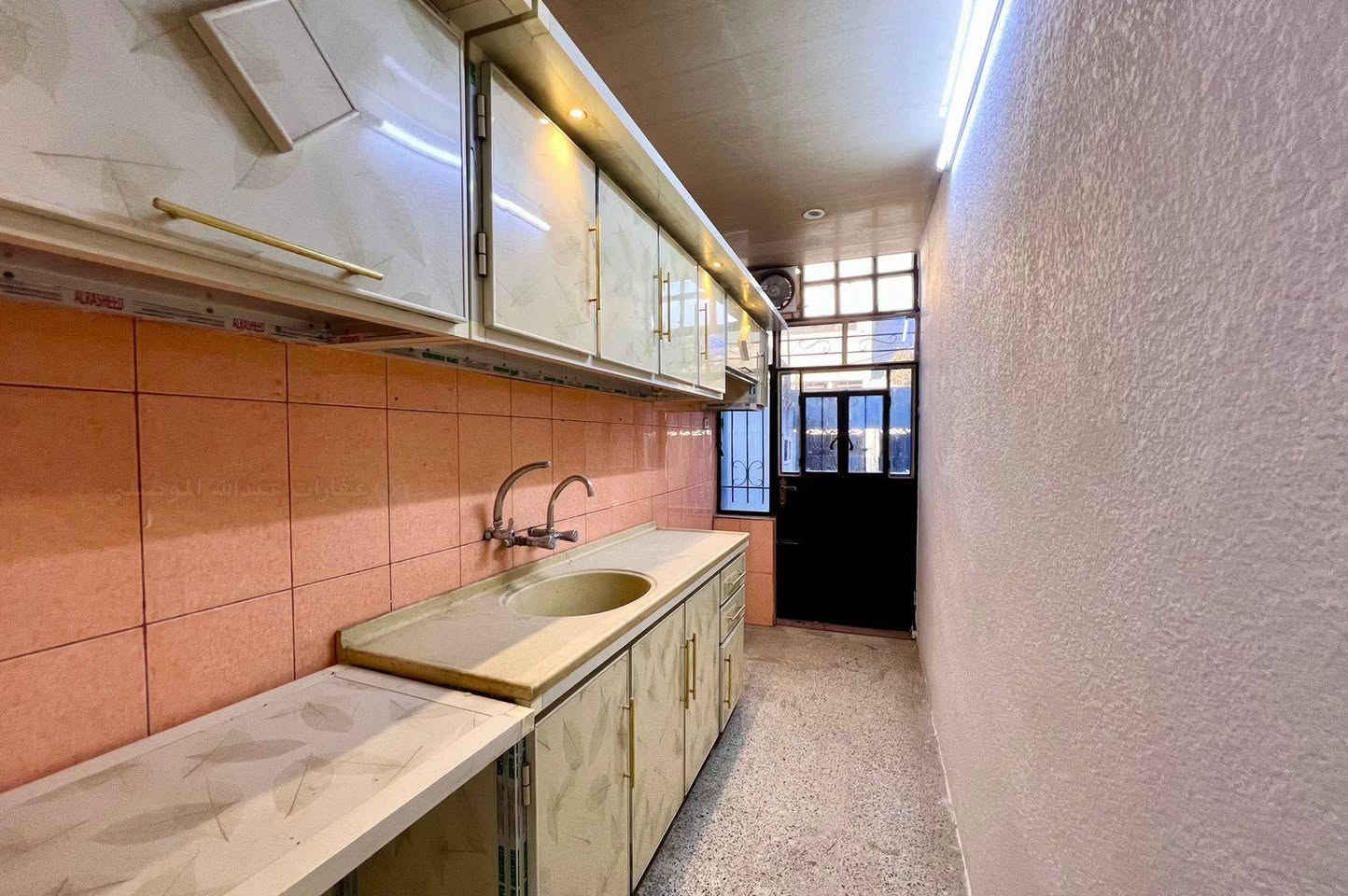 دار للبيع (حي المعلمين جانب الأيسر) قرب حي المحاربين
فرع مطعم ضرغام العلاف / سند ملك صرف طابو الزهور
المساحة ١١٦ متر الواجهة ٥
طابق واحد / ثالث بيت عن الشارع العام 
بسعر جداً مناسب
اكتب تم يصلك السعر مباشر
للاستفسار الاتصال على الارقام 
***********
***********
