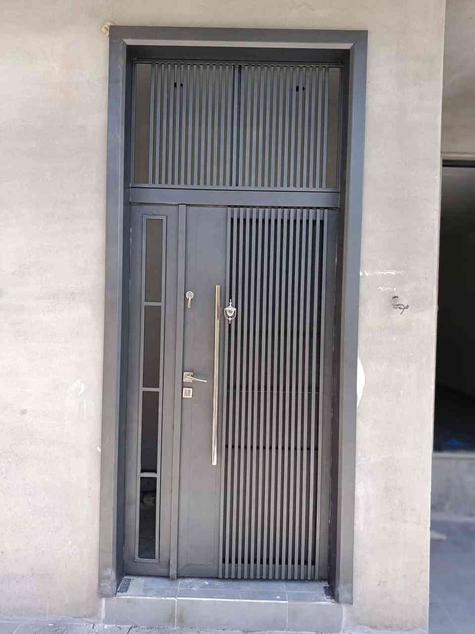 عالم الحدادة لعمل كافة الابواب والمسقفات والشبابيك والمحجرات وبأحدث التصاميم حسب الطلب كما يتوفر القطع بالاوكسجين لجميع انواع الشيلمان العنوان كوفة - حي ميسان 
للتواصل ***********
