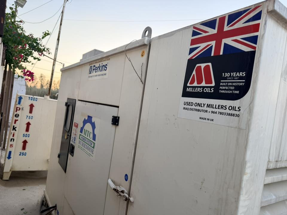 مولدة بيركينز اصلي كاتم ممتاز
٣٠ كي في 
واخذتها وكالة من جبال بيروت والصيانة مستمرة من قبل الشركة ، المولدة بلادية ونظيفة وصار بيها عطل مرة واحدة تبديل راديتر 
كلش نظيفة 
مكانها في الحلة
 للاستفسار
***********
