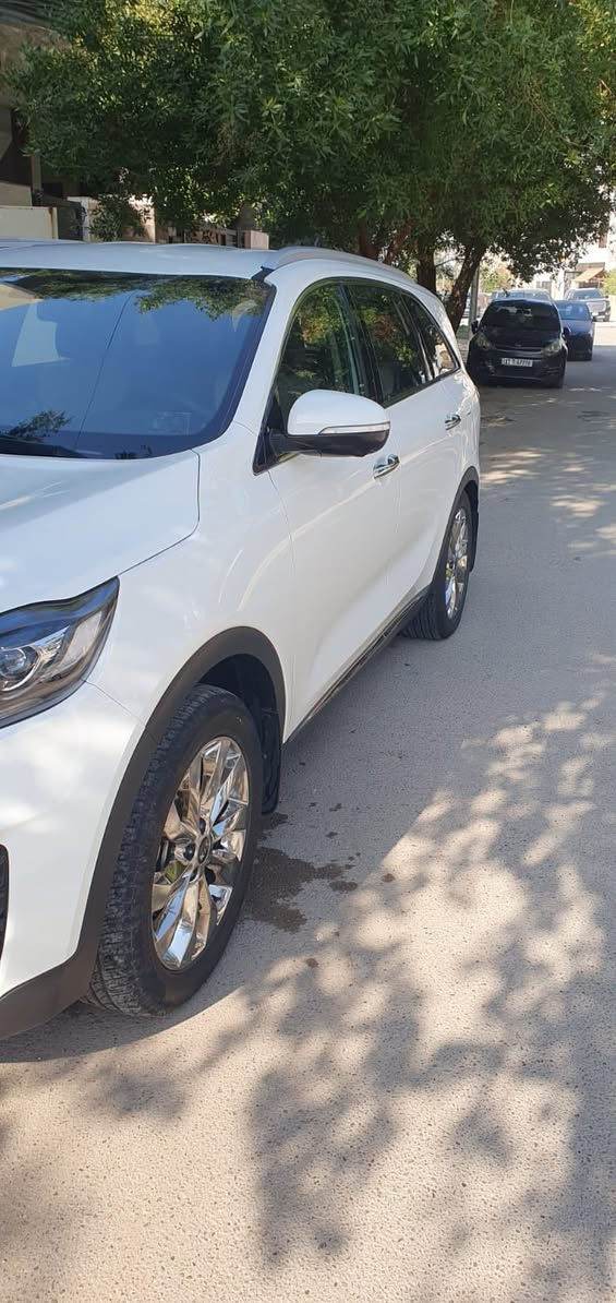 السلام عليكم 
سورنتو 2020 
سيارة موضحة امامكم 
ماشية 64250 الف 
3500 محرك 
4 كامرات 
صندوق كهرباء 
بدون دفع رباعي 
بدون بونوراما 
سيارة خليجية بدون ضرر 
سعر 275 ورقة 
رقم ***********
