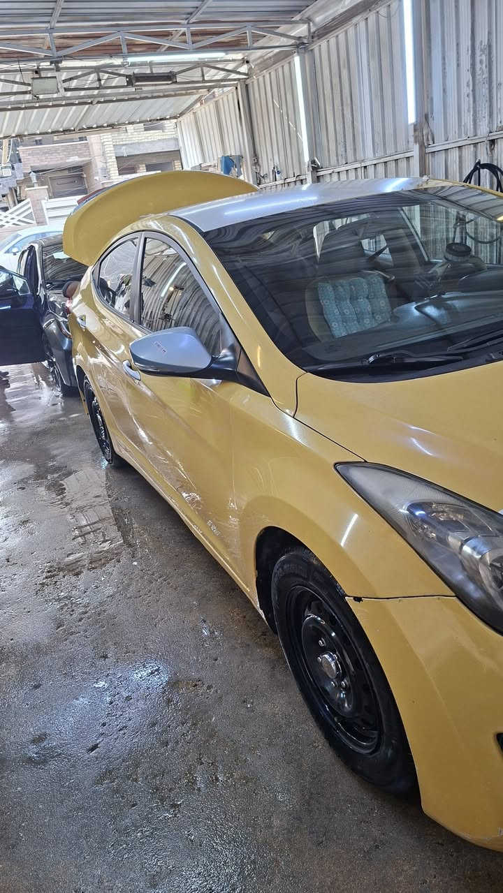 السلام عليكم الانترة صفرة محرك ١٨٠٠ تستلمها مصفرة من الهيئة والغرامات موديل ١٣ بأسمي خليجي بدون حادث كير محرك خير من الله رايد بيع او مراوس بخصوصي مكاني بغداد الاعظمية شارع المغرب ***********
