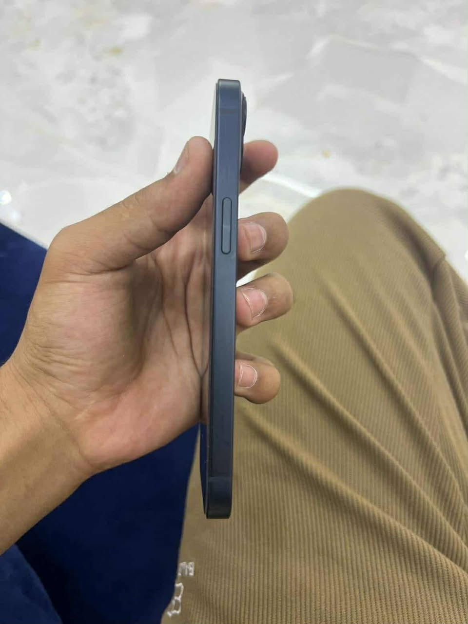 ايفون 13 عادي نضيف حيل
ممفتوح كله بلادي ذاكره 128 بطارية 85
سعره 460 بي مجال بسيط 
***********
