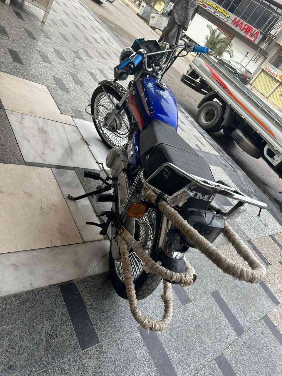 سلام عليكم تايكر للبيع
السعر 400 عنوان شارع الطابو 
***********
