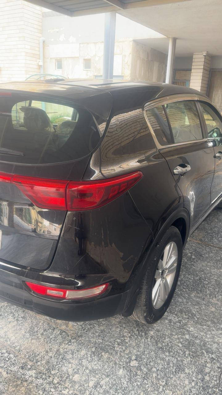 السلام عليكم كيا سبورتج موديل 2017 للبيع وارد امريكي حادث جاملغ وبنيد وصبغ كم قطعه مكينه جديدة قبل اسبوع شادلها سيارة جاهزة السعر 145 ورقة وبيها مجال للاستفسار ***********
