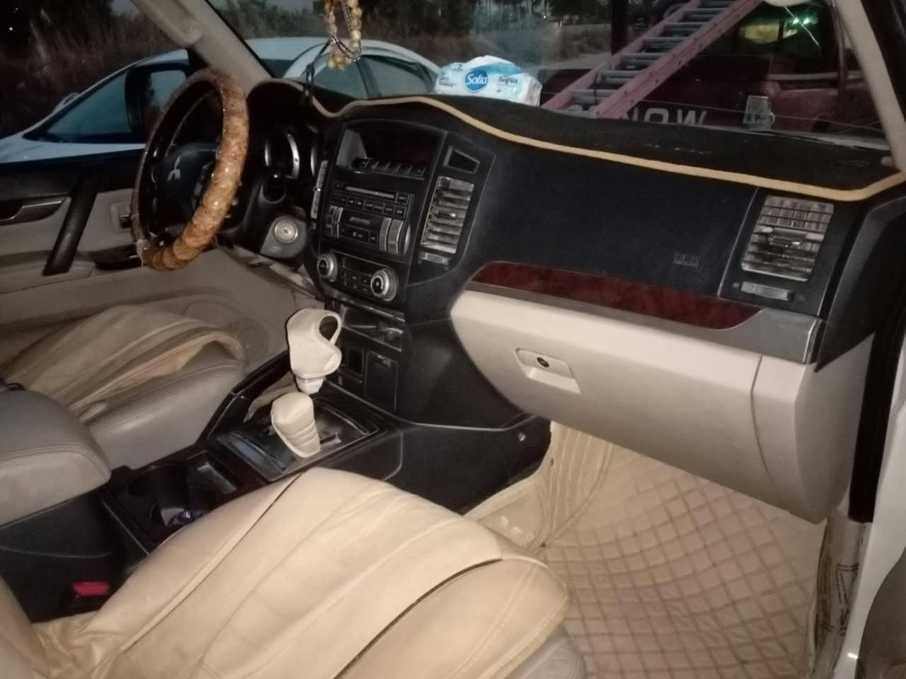 السلام عليكم للبيع او المراوس بالاند كروز ١١ او ١٠ باجيرو موديل 2014 رقم بغداد بسمي كير محرك تبريد خير من الله فول مواصفات مكفوله كفاله عده الجاملغ الأمامي بي بارد فقط السعر 180 وبي مجال العنوان بابل ***********
