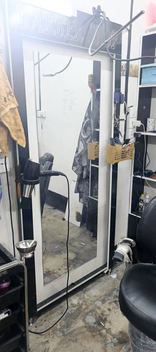 سلام عليكم ديكور حلاقة مرايات 2 + فاترينة للبيع انطيني سعرك وبالعافية عليك -مكاني كركوك عمل الشعبي  
***********-واتساب
***********
