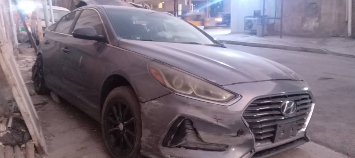 السلام عليكم اخوان من رخصت الادمنية
سيارة سوناتة للبيع تعرضت لحادث موديل ١٩ رقم بغداد تحويل مباشر سعرها ٥٠ وبيها مجال باقي التفاصيل اتصل على هذا 
ألرقم *********** ابو حسين
